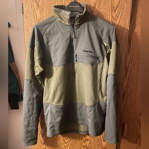 Patagonia 3/4 zip pull over sweatshirt. Polyester and spandex